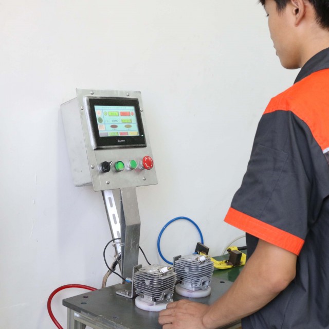 Cylinder block injector