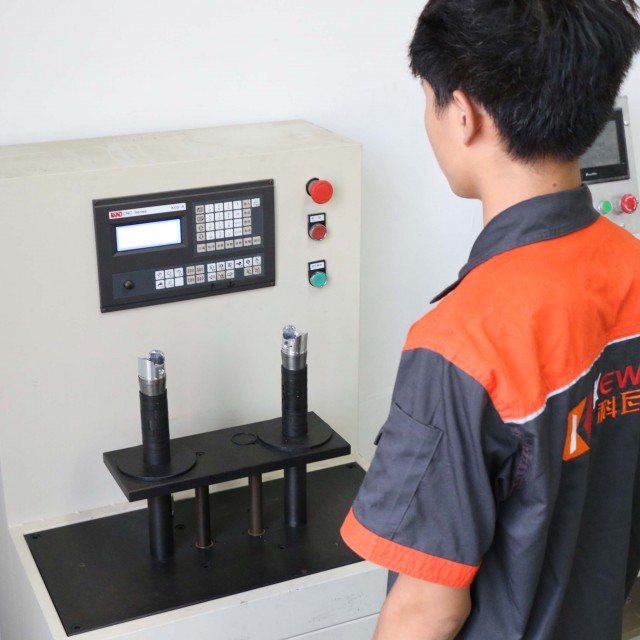 Automatic piston ring assembling machine