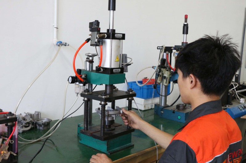 Bearing oil seal press fitting machine